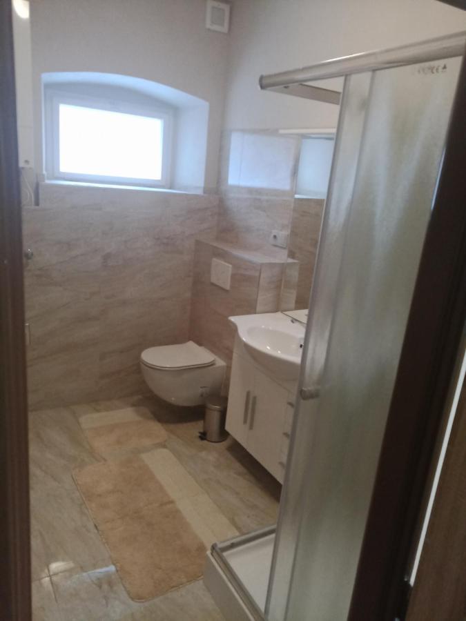 Kraliky Apartman Buitenkant foto