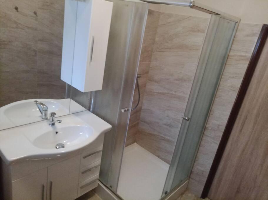 Kraliky Apartman Buitenkant foto